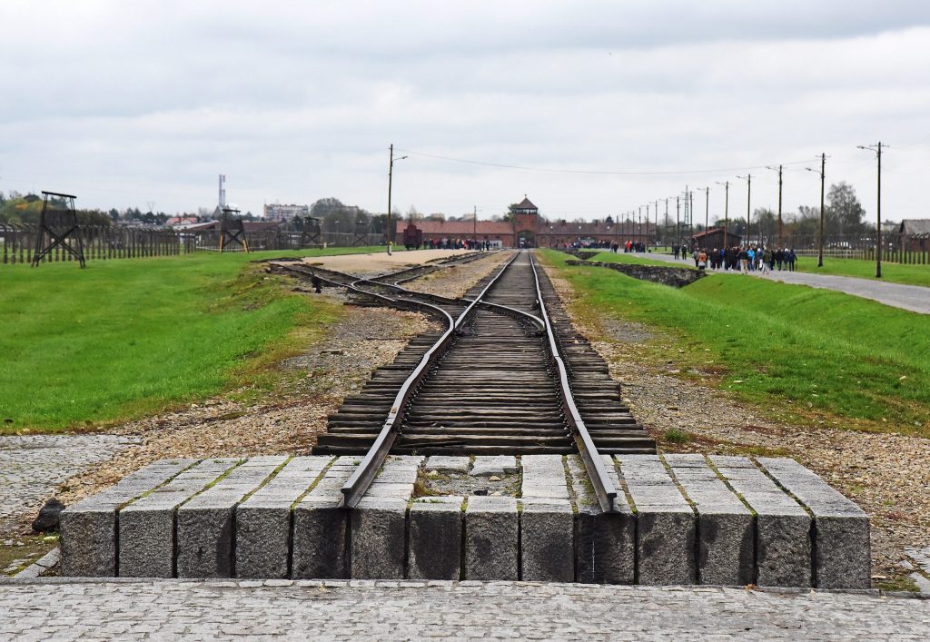 Klassetur til Auschwitz med Hvite Busser